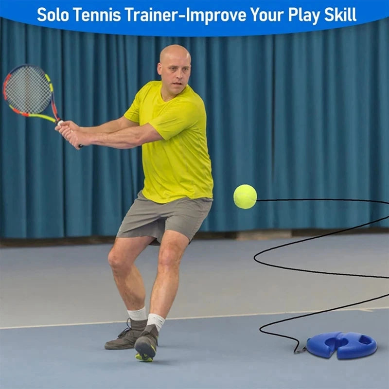 Entrenador de tenis con pelota de rebote para práctica.